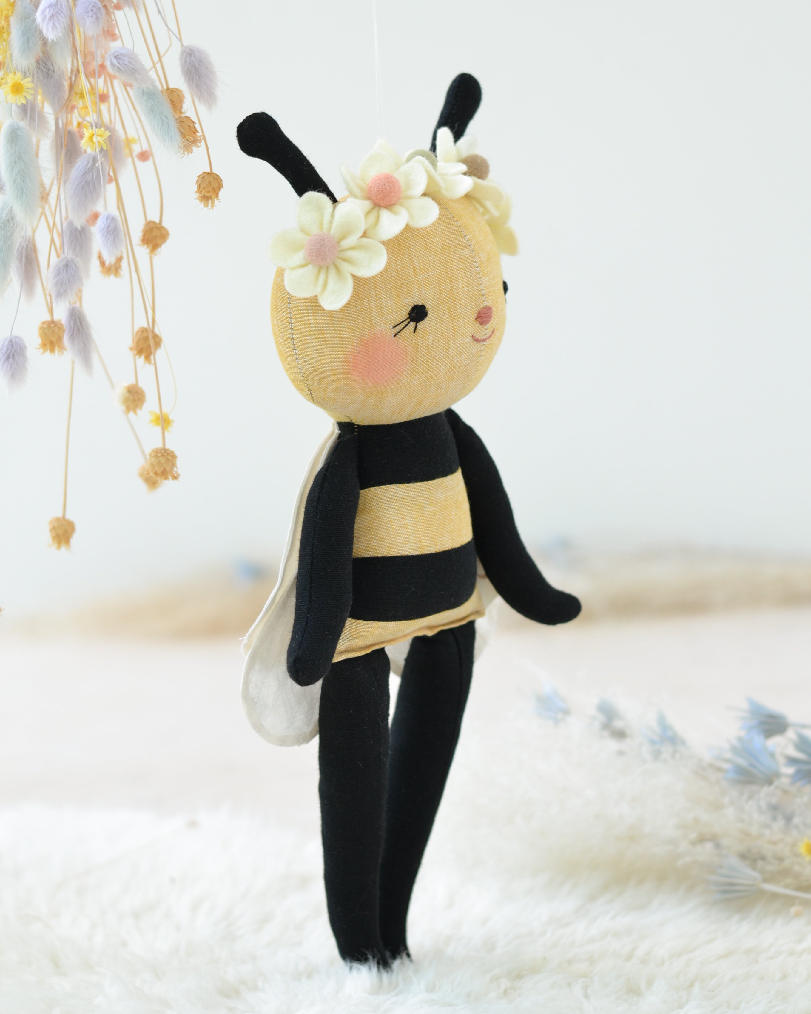 Juguete de peluche de abeja | Corona de flores