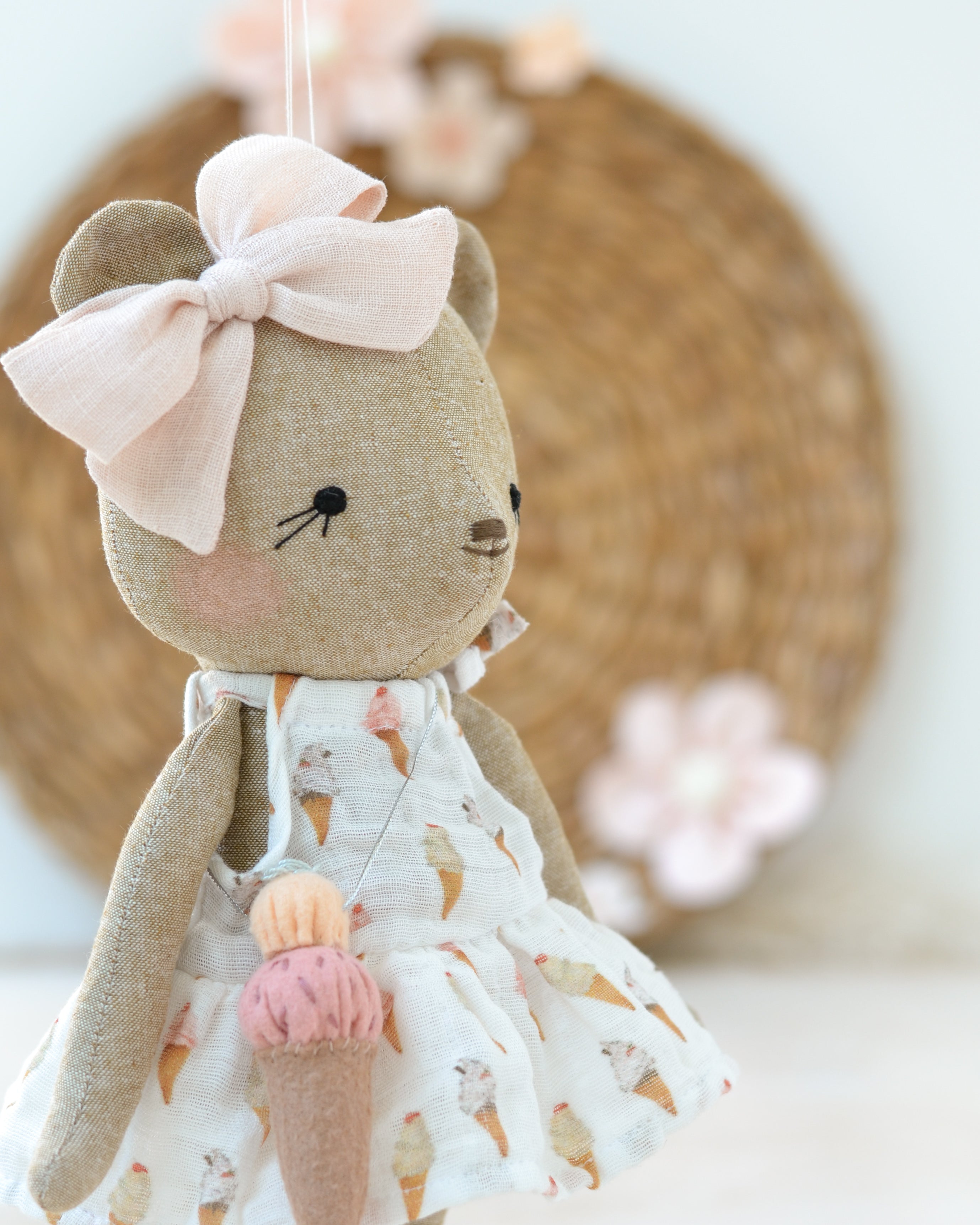 Doudou Ours Charlotte | Robe blanche et sac crème glacée